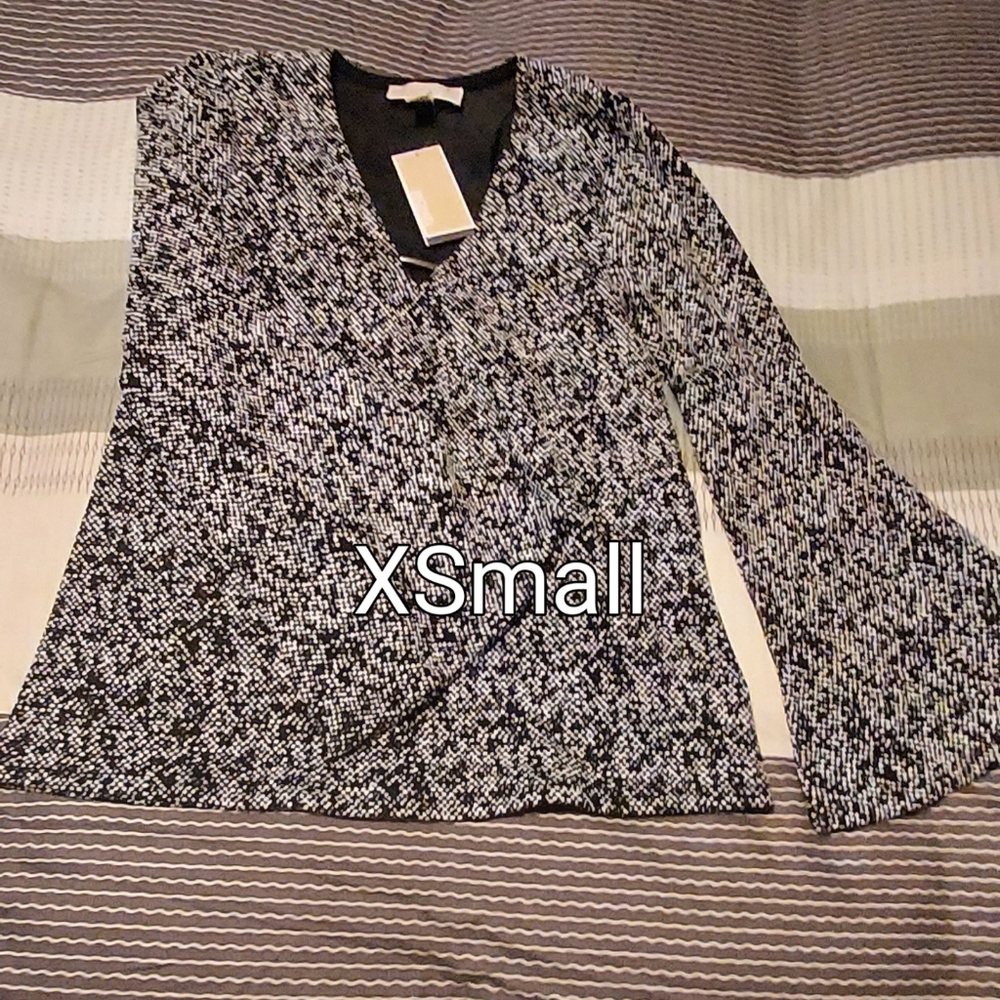 Long-sleeved top
